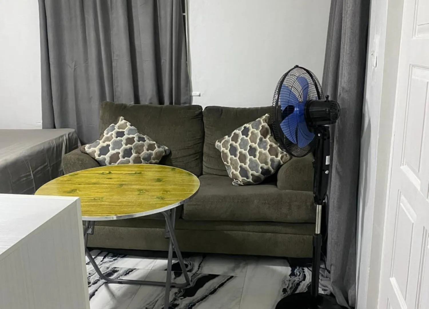 White Room Sparks Spanish Town Guest house